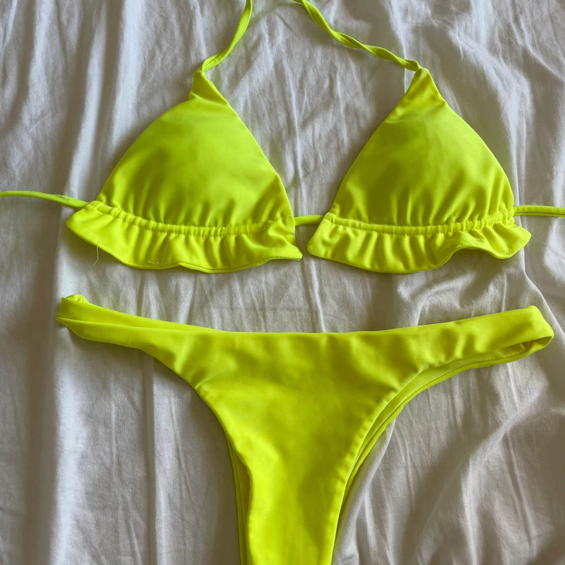 Neongul bikini