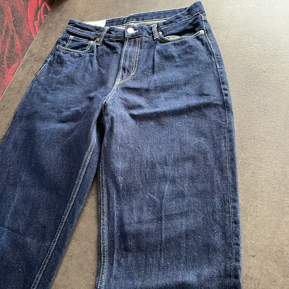 Storlek är 30/32 de e som nya inga revor eller defekter alls.. Jeans & Byxor.