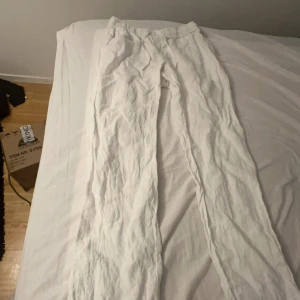 Linnebyxor - Säljer mina fräscha linnebyxor från woodbird. storlek xs men passar s också. Dom är i fint skick, jag köpte dom förra sommaren för 1199. Pris kan diskuteras 