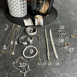 Smycken - 30kr/styck Klockan 100kr Eller paket pris! Kan skicka mer bilder