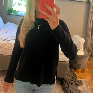 Cashmere tröja hm - Super najs cashmere tröja ifrån hm. Knappt använd så i nyskick❤️