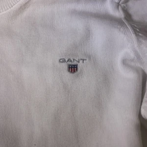 Gant tröja🤍💟 - Fin tröja som jag inte använder längre tyvärr.  Skickar flera bilder privat!