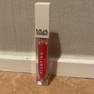 Plumping Lipgloss☺️ - Oanvänt plumping lipgloss ☺️☺️ helt full och aldrig använt !❤️🫶
