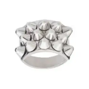 Säljer denna jättefina edblad ring då jag inte använder silver, den är i storlek L och aldrig använd❤️