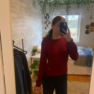 Stickad tröja - Söt stickad tröja, nypris 500kr säljes då den inte används.