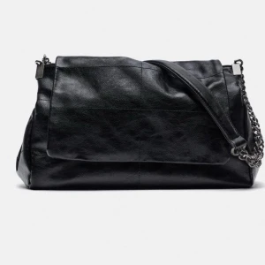 Väska - Säljer denna väska ifrån zara, nästan helt oanvänd☺️💗