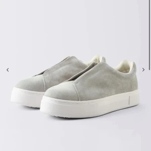 Eytys skor - Säljer nu mina gråa Eytys, dom är använda typ 5 gånger men känner att dom är försmå men ändå bra skick, köpta för 2000. Pris kan diskuteras 