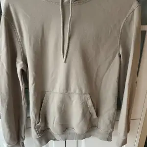 Beige hoodie från Hm. Inga fläckar, fint skick. Strl xs 