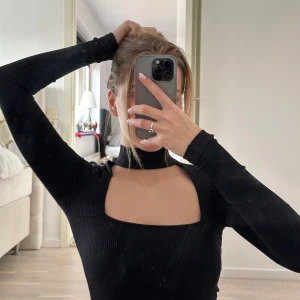 Tröja från Bershka  - Svart tröja från Bershka, storlek xs