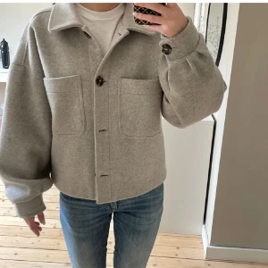 Kappa  - Slutsåld kappa från NAKD i storlek 32, perfekt till våren🌺 Köpt för 700!