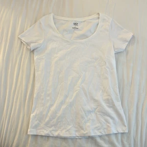tshirt - vit uringad tshirt från Lager 157, inte använd(nyköpt)🌸