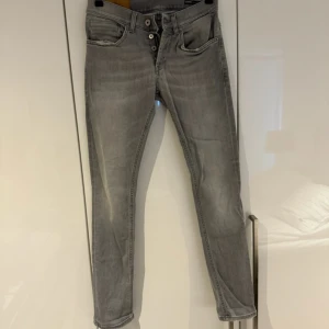 Dondup jeans  - Ljusgråa Dondup jeans storlek 29, modell George. 