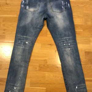 H.Esntls - Bra skick, skickas endast.