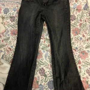 Low waisted jeans - Säljer mina low waisted Jens då dom inte passar längre. Skriv privat för fler bilder och mer information💞