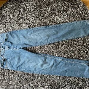 Jeans  - Säljer mina blåa jeans som jag inte längre använder och är i bra skick 
