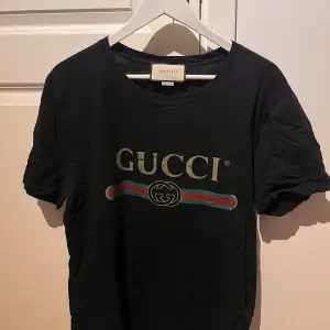 Gucci t shirt i storlek medium 
