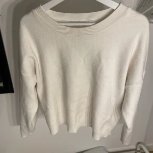 Vit Basic tröja - Fin Basic vit tröja kontakta vid frågor eller mer bilder ☺️