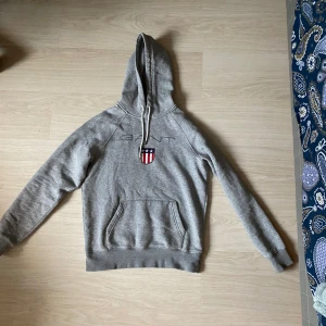 Gant hoodie  - Jag säljer en gant hoodie i skicket 9/10.