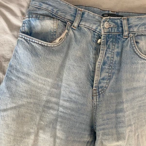 De perfekta jeansen - Säljer nu mina favvojeans som blivit för små, ljusblåa och raka ben⭐️ w28/L32