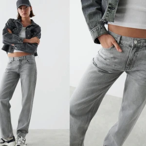 Lågmidjade jeans - Säljer dessa superfina lågmidjade jeansen från Gina, då det inte passar mig längre💖 Jeansen är använda flitigt och har små defekter längst ner vid vaderna🌟 kom privat för mer bilder🩷