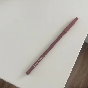 Caia läppennna  - Färgen Lovisa 