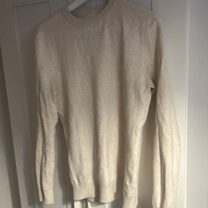 Hm tröja - Tja säljer denna snygga hm tröja som inte finns i butik och skicket är 8/10 hör av vid funderingar