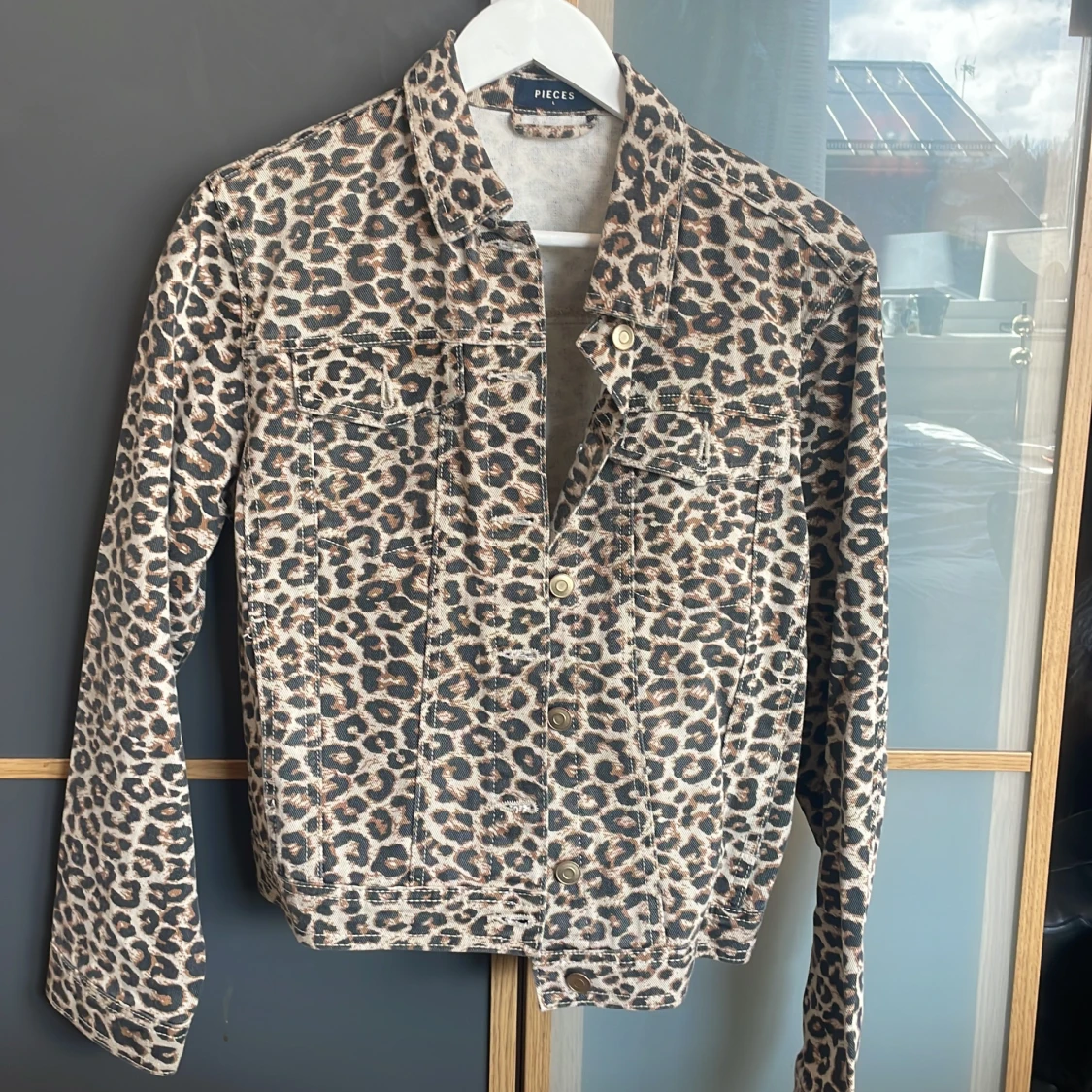 Finaste leopard jackan  - 90