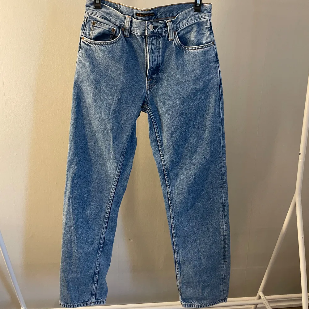 Super fina mid waist jeans från Nudie Jeans Co Nypris 1200kr  Använda få gånger . Jeans & Byxor.