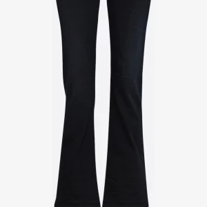 Superfina ltb jeans!🖤 - Svarta jeans från LTB!😽🖤 inga defekter och säljer för jag råkade köpa för stor storlek😽🥹 köpta för 915kr