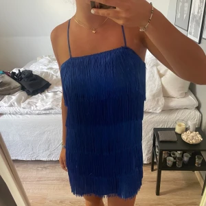 klänning  - frans klänning från zara, nästintill oanvänd!