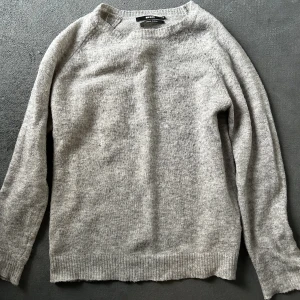 stickad tröja - Skön stickad tröja från bikbok