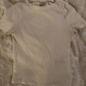 Vit topp - Bra skick men kommer inte till användning☺️