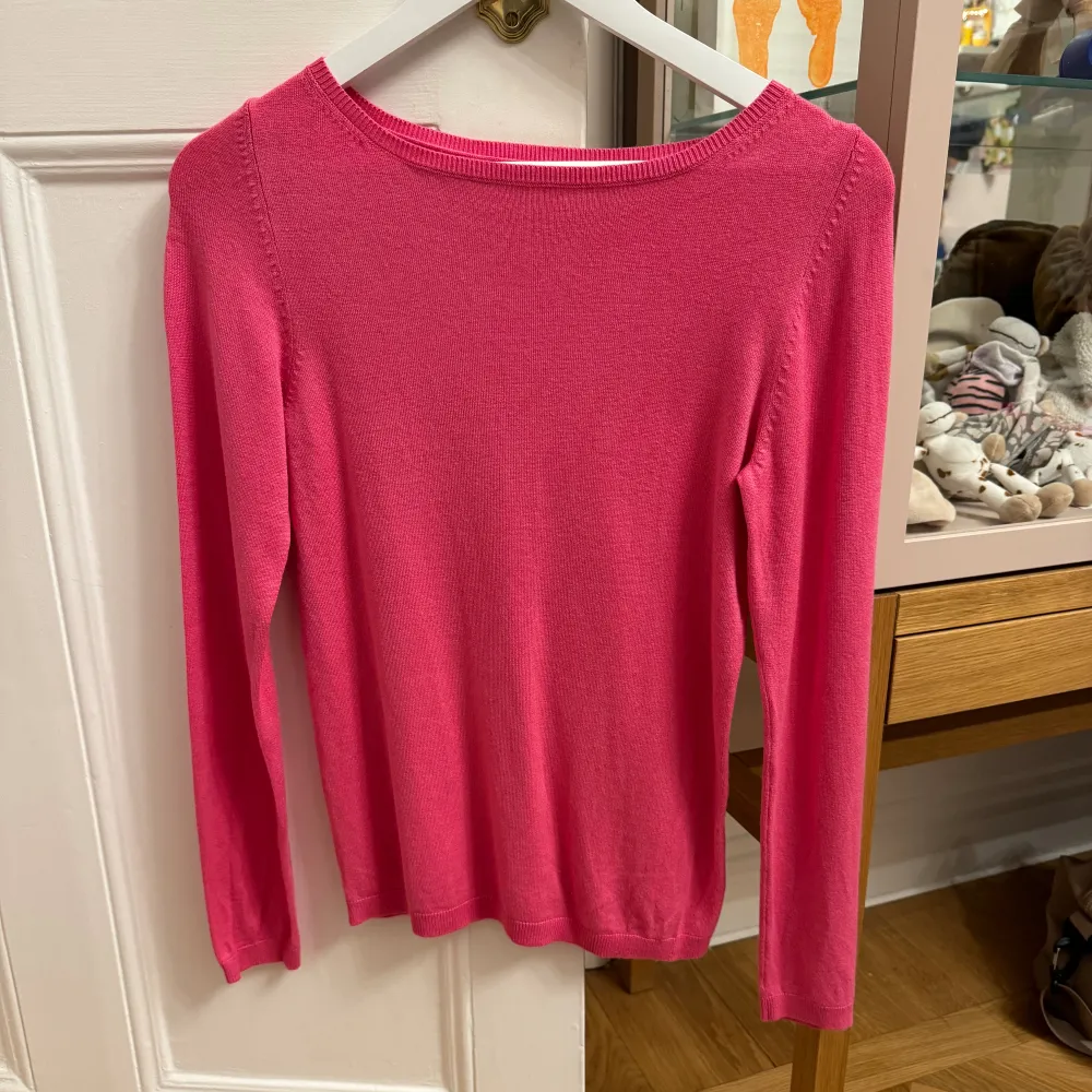 Jättefin rosa tröja i storlek S. Aldrig använt. Köpt i somras i Grekland. Skriv för fler bilder/frågor🥰. Tröjor & Koftor.