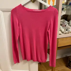 Jättefin rosa tröja i storlek S. Aldrig använt. Köpt i somras i Grekland. Skriv för fler bilder/frågor🥰
