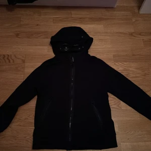 Cp company kofta  - Som ny den är äkta har tröttnat på den passar s och så