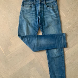 G-star jeans - Knappt använda. Mycket fint skick.  Nypris 1400kr 