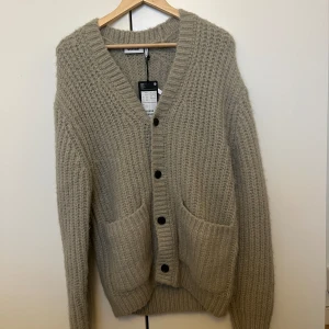 Oversize kofta weekday - HELT OANVÄND! Prislappen är kvar! Köpte den för 600kr