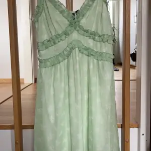 Ljusgrön klänning från vero Moda, storlek S, aldrig använd