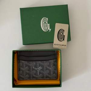 Helt ny Goyard korthållare med box säljs för 550 men pris kan diskuteras. 