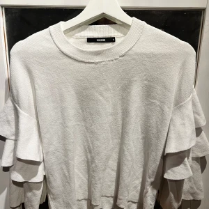 Volang tröja - Tröja med volanger💕BikBok strl M💓 I otroligt mjukt material