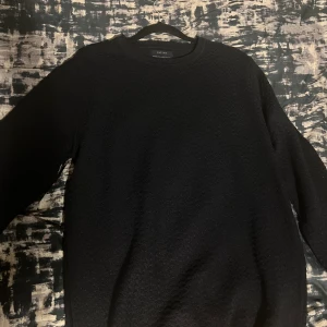 Tröja  - Kontakta vid frågor 