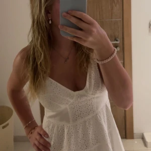 Klänning - Säljer denna jättefina sommarklänning som är såå fin att ha på sommaren 