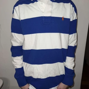 Ralph Lauren tröja - Använd men i gott skick Storlek: M Material: Bomull 100%