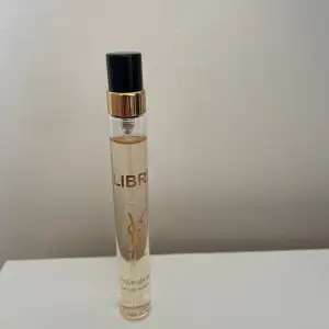 Säljer denna Ysl Libre edp parfym i 10 ml. Skriv privat om ni har frågor❤️