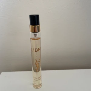 Ysl Libre Edp 10 ml - Säljer denna Ysl Libre edp parfym i 10 ml. Skriv privat om ni har frågor❤️