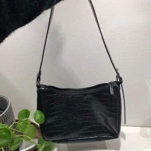 Monki svart handväska - Lite använd 💕