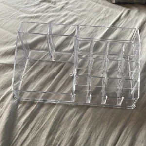 Glas förvaring - En plast förvaringslåda inte andvänd 