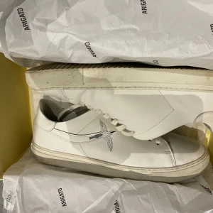 Axel arigato skor - Storlek 43, bra skick. Använda Max 10 gånger