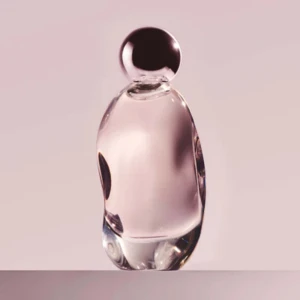 NY oöppnad Kylie Cosmetics Cosmic Perfume  - Helt ny oöppnad NYHET Kylie Cosmetics parfym i 100ml. Råkade köpa dubbletter och de gör inte returer på Kylie Cosmetics. Den doftar så otroligt gott! Har inte öppnat den utan den är i celofanet. Skickar bild på förpackning och kvitto privat ❤️