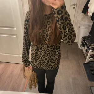 Super trendig och snygg leopard tröja - Super snygg 